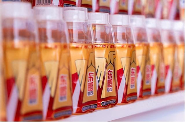 东鹏特饮:功能饮料红海竞争中持续领航的秘诀(图1) 东鹏特饮:功能饮料红海竞争中持续领航的秘诀(图1)